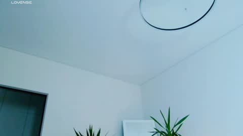 Miss V online show from 04.23.26