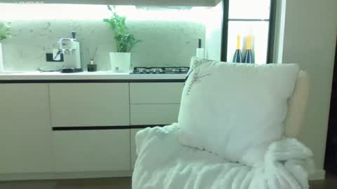 Miss V online show from 06.22.26