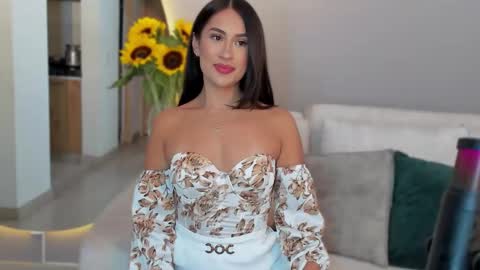 Vcitoria online show from 01.25.25