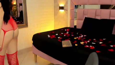 VICTORIA online show from 02.15.25