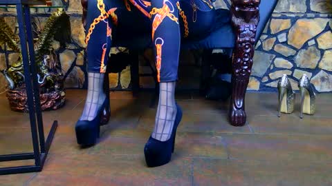 Victoria Heller online show from 01.08.26