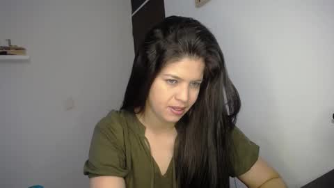 Snapshot of victorialg chatting on 09.30.25 victorialg online show from 09.30.25