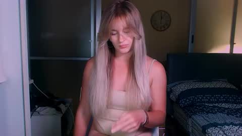 Snapshot of victoriande chatting on 10.14.25 Eva and Victor online show from 10.14.25