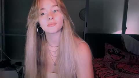 Snapshot of victoriande chatting on 10.18.25 Eva and Victor online show from 10.18.25