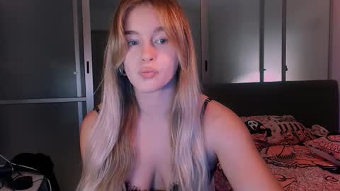 Snapshot of victoriande chatting on 10.23.25 Eva and Victor online show from 10.23.25