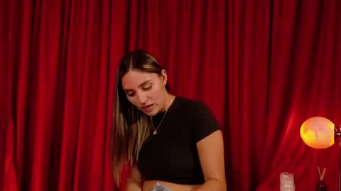 VictoriaNova online show from 04.21.26