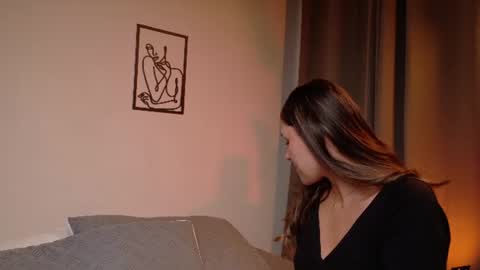 Snapshot of victorianova chatting on 06.19.26 VictoriaNova online show from 06.19.26