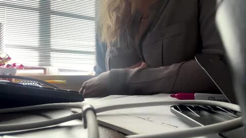 Snapshot of victoriarising chatting on 11.14.25 Victoria online show from 11.14.25