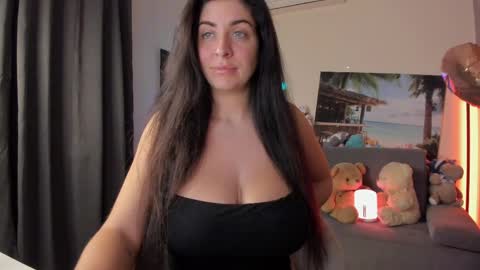 Snapshot of victorias_world chatting on 05.29.26 Viktoria online show from 05.29.26