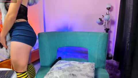 Snapshot of victoriasmithtv chatting on 02.18.25 victoriasmithtv online show from 02.18.25