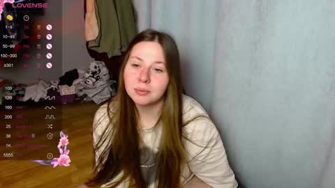 Snapshot of victoriassecrets_ chatting on 12.19.25 victoriassecrets_ online show from 12.19.25