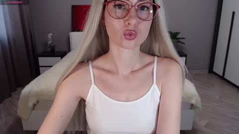 VictoriaTiger online show from 01.20.25