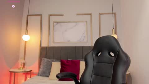 Snapshot of victoriia_vixen chatting on 01.10.26 Victoria Vixen online show from 01.10.26