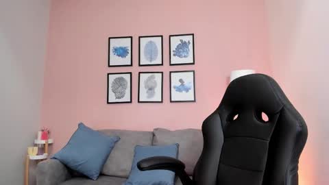 Snapshot of victoriia_vixen chatting on 01.17.26 Victoria Vixen online show from 01.17.26