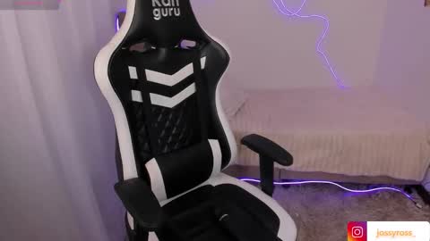 V  I C  T O R I A  online show from 10.10.25