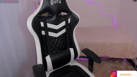 V  I C  T O R I A  online show from 11.06.25