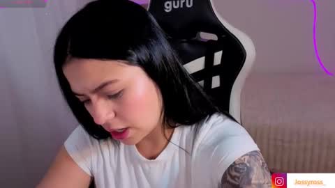 V  I C  T O R I A  online show from 01.05.26