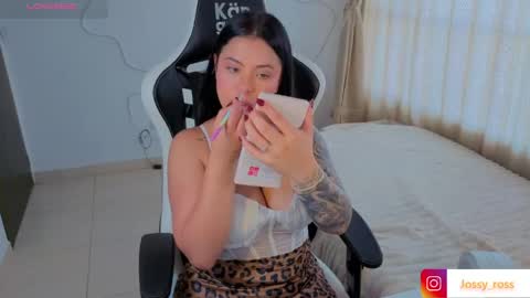 V  I C  T O R I A  online show from 05.26.26