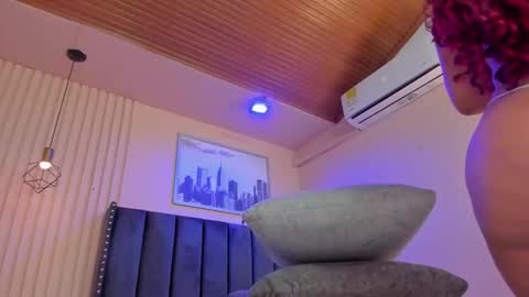 Viiolett online show from 12.17.25