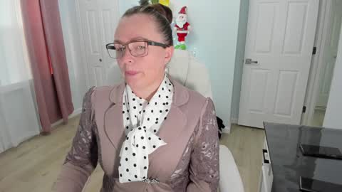 Snapshot of vika7333 chatting on 12.18.24 Ukrainian-woman online show from 12.18.24