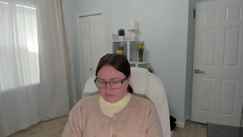 Snapshot of vika7333 chatting on 03.12.25 Ukrainian-woman online show from 03.12.25