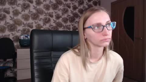 Snapshot of vikaericka chatting on 01.18.25 Vika online show from 01.18.25
