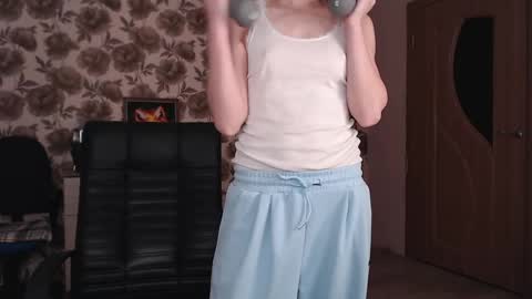 Snapshot of vikaericka chatting on 02.10.25 Vika online show from 02.10.25