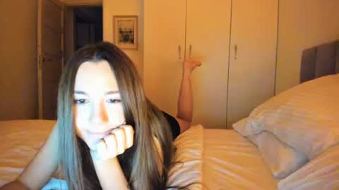 Snapshot of vikawels chatting on 07.31.26 Vika online show from 07.31.26