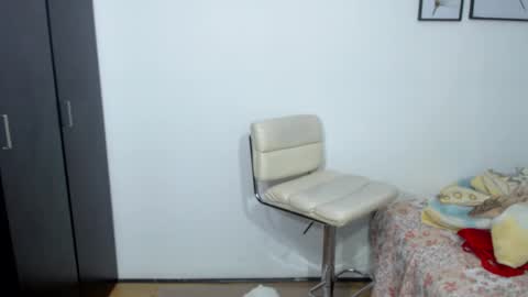 Snapshot of viki_mom chatting on 12.11.24 Viki Mom  online show from 12.11.24