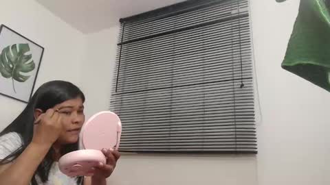 Snapshot of viki_mom chatting on 03.01.25 Viki Mom  online show from 03.01.25