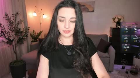 Snapshot of vikibellson chatting on 05.31.26 Viki Bellson online show from 05.31.26