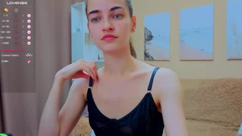 Snapshot of vikiberry chatting on 10.12.25 vikiberry online show from 10.12.25