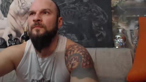 Snapshot of viking_me chatting on 01.10.25 viking online show from 01.10.25