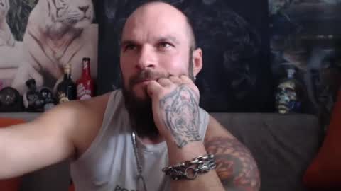 Snapshot of viking_me chatting on 01.15.25 viking online show from 01.15.25