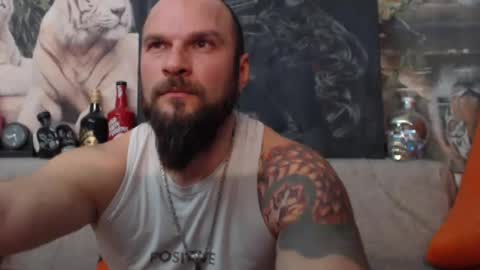 Snapshot of viking_me chatting on 01.18.25 viking online show from 01.18.25