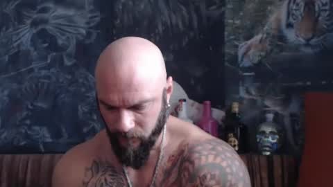 Snapshot of viking_me chatting on 10.03.25 viking online show from 10.03.25