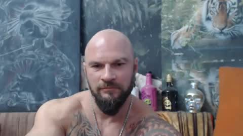 Snapshot of viking_me chatting on 10.04.25 viking online show from 10.04.25