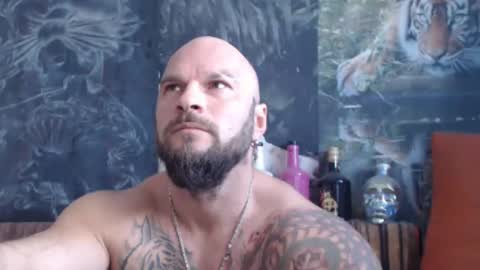 Snapshot of viking_me chatting on 10.05.25 viking online show from 10.05.25