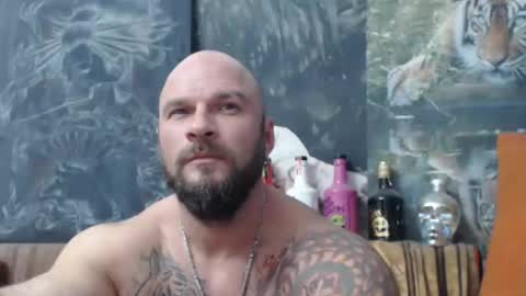 Snapshot of viking_me chatting on 10.12.25 viking online show from 10.12.25