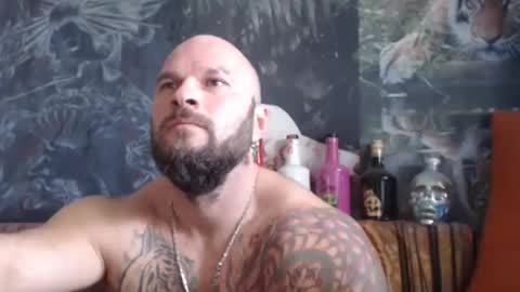 Snapshot of viking_me chatting on 10.13.25 viking online show from 10.13.25