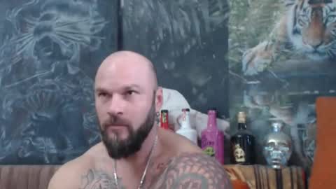 Snapshot of viking_me chatting on 10.18.25 viking online show from 10.18.25