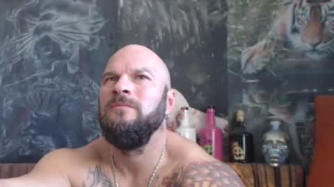 Snapshot of viking_me chatting on 10.25.25 viking online show from 10.25.25