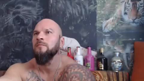 Snapshot of viking_me chatting on 11.05.25 viking online show from 11.05.25