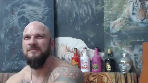 Snapshot of viking_me chatting on 11.10.25 viking online show from 11.10.25