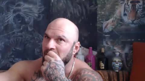 Snapshot of viking_me chatting on 11.14.25 viking online show from 11.14.25