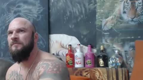 Snapshot of viking_me chatting on 12.03.25 viking online show from 12.03.25