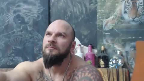 Snapshot of viking_me chatting on 12.14.25 viking online show from 12.14.25