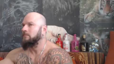 Snapshot of viking_me chatting on 12.19.25 viking online show from 12.19.25