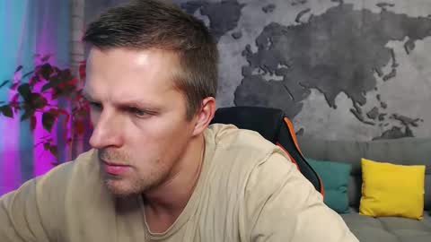 Snapshot of vikingchrisss chatting on 10.17.25 vikingchrisss online show from 10.17.25