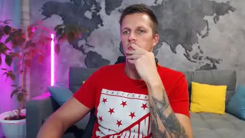Snapshot of vikingchrisss chatting on 10.21.25 vikingchrisss online show from 10.21.25
